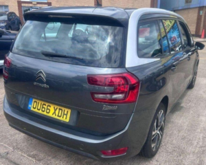 2016 Citroen Grand C4 Picasso 1.6 Bluehdi Touch Edition Eat6 Euro 6 (s/s) 5dr in Grey — image 4