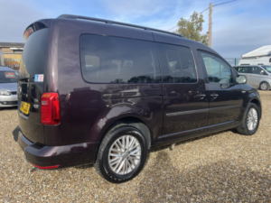 2017 Volkswagen Caddy Maxi Life 2.0 Tdi Bluemotion Tech in Purple — image 3