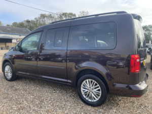2017 Volkswagen Caddy Maxi Life 2.0 Tdi Bluemotion Tech in Purple — image 5