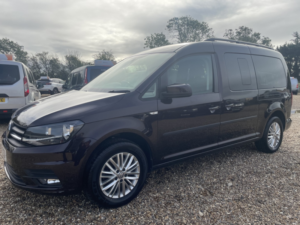 2017 Volkswagen Caddy Maxi Life 2.0 Tdi Bluemotion Tech in Purple — image 6