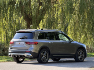 2020 Mercedes-Benz Glb 2.0 Glb200d Amg Line in Grey — image 2