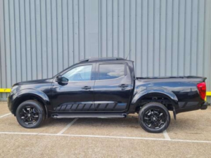2021 Nissan Navara 2.3 Dci N-Guard Pickup Double Cab 4dr Diesel Auto 4WD Euro 6 (190 Ps) in Black — image 3
