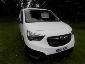 2021 Vauxhall Combo 1.5 Turbo D 2300 Dynamic L1 H1 Euro 6 4dr in White — image 2