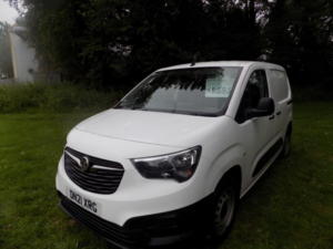 2021 Vauxhall Combo 1.5 Turbo D 2300 Dynamic L1 H1 Euro 6 4dr in White — image 4