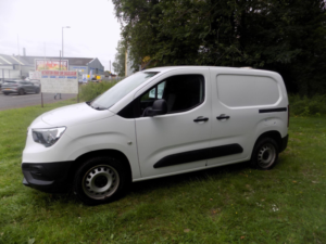 2021 Vauxhall Combo 1.5 Turbo D 2300 Dynamic L1 H1 Euro 6 4dr in White — image 5