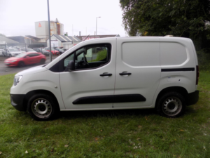2021 Vauxhall Combo 1.5 Turbo D 2300 Dynamic L1 H1 Euro 6 4dr in White — image 6