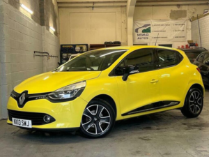 2013 Renault Clio 0.9 Tce Dynamique Medianav Hatchback 5dr Petrol Manual Euro 5 (s/s) (90 Ps) in Yellow — image 4