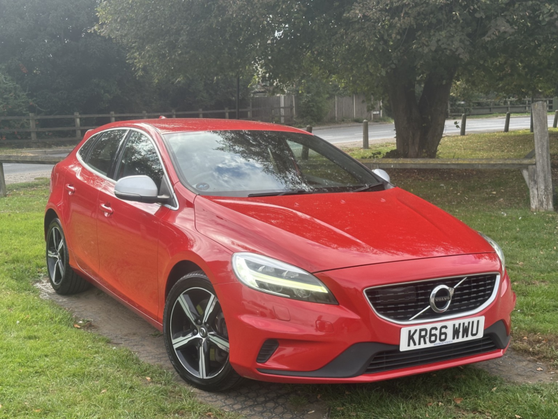2016 Volvo V40 2.0 R-Design D4 in Red — image 1