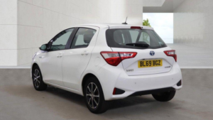 2019 Toyota Yaris 1.5 Vvt-H Icon Tech E-CVT Euro 6 (s/s) 5dr in White — image 3