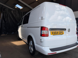 2015 Volkswagen Transporter 2.0 Tdi T30 Startline L1 H1 4dr in White — image 4