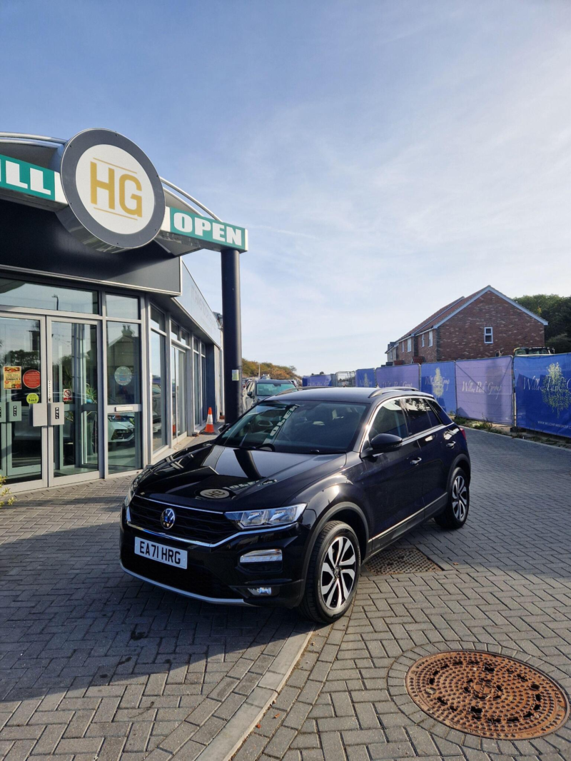 2021 Volkswagen T-Roc 1.5 Tsi Evo Active Euro 6 (s/s) 5dr in Black — image 1