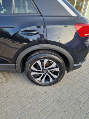 2021 Volkswagen T-Roc 1.5 Tsi Evo Active Euro 6 (s/s) 5dr in Black — image 4