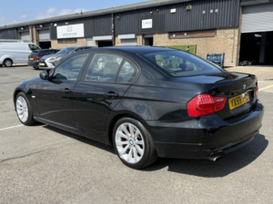 2009 BMW 3 Series 2.0 318i Se Saloon in Black — image 4