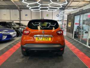 2017 Renault Captur 1.5 Dynamique S Nav Dci 90 in Orange — image 2