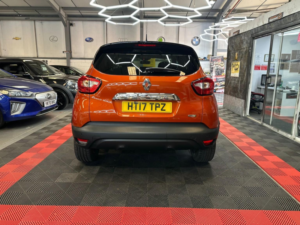 2017 Renault Captur 1.5 Dynamique S Nav Dci 90 in Orange — image 6