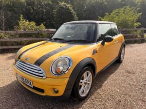 2009 MINI Hatch 1.6 Cooper Euro 4 3dr in Yellow — image 4