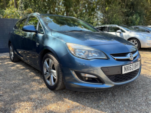2013 Vauxhall Astra 1.6 16v Sri Sports Tourer Euro 5 5dr in Blue — image 3