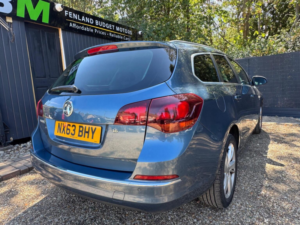 2013 Vauxhall Astra 1.6 16v Sri Sports Tourer Euro 5 5dr in Blue — image 5