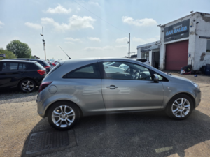 2010 Vauxhall Corsa 1.2 I 16v Sxi in Silver — image 5