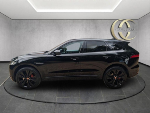 2020 Jaguar F-Pace 2.0 P250i Chequered Flag Auto AWD Euro 6 (s/s) 5dr in Black — image 4