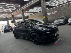 2020 Porsche Cayenne 3.0 T V6 in Blue — image 3