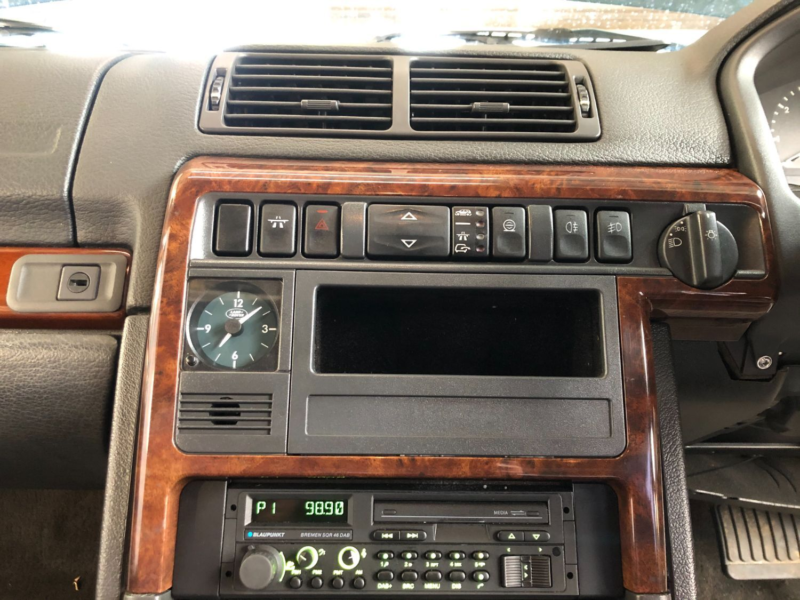 2002 Land Rover Range Rover Range Rover P38 - Interior Wood And Leather Upgrades in Multicolour — image 1