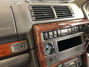 2002 Land Rover Range Rover Range Rover P38 - Interior Wood And Leather Upgrades in Multicolour — image 2
