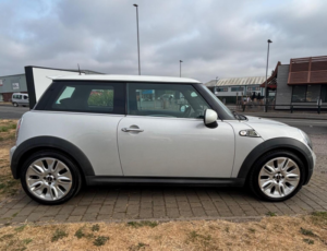 2010 MINI Hatch 1.6 Cooper S Camden Euro 5 3dr in Silver — image 2