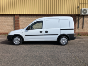 2008 Vauxhall Combo 1.3 Cdti 1700 16v Panel Van 3dr Diesel Manual (134 G/km, 69 Bhp) in White — image 4