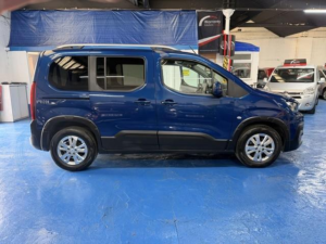 2021 Peugeot Rifter 1.5 Bluehdi Allure Premium in Blue — image 5