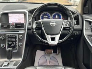 2011 Volvo Xc60 2.4 D5 R-Design Geartronic AWD Euro 5 5dr in Grey — image 2