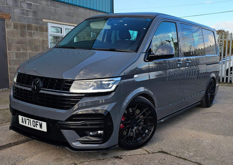 2022 Volkswagen Transporter 2.0 Bitdi T32 Highline Kombi DSG 4motion Swb Euro 6 (s/s) 5dr in Grey — image 1