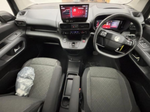 2026 Vauxhall Combo Life Ultimate Xl in Blue — image 4