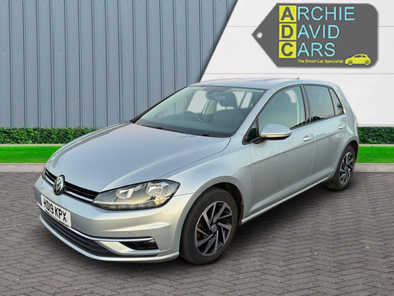 2019 Volkswagen Golf 1.6 Tdi Match in Silver — image 1