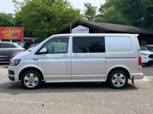 2017 Volkswagen Transporter 2.0 Bitdi T30 Bluemotion Tech Highline Panel Van 5dr Diesel DSG Fwd Swb Euro 6 (s/s) (204 Ps) in Silver — image 4