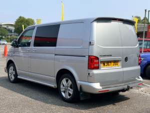 2017 Volkswagen Transporter 2.0 Bitdi T30 Bluemotion Tech Highline Panel Van 5dr Diesel DSG Fwd Swb Euro 6 (s/s) (204 Ps) in Silver — image 5