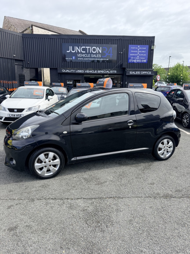 2013 Toyota Aygo 1.0 Vvt-I Fire in Black — image 1