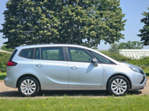2016 Vauxhall Zafira Tourer 1.4i Turbo Design Auto Euro 6 5dr in Silver — image 3