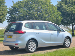 2016 Vauxhall Zafira Tourer 1.4i Turbo Design Auto Euro 6 5dr in Silver — image 4