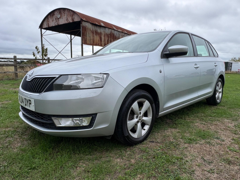 2014 Skoda Rapid Spaceback 1.2 Tsi Se Euro 5 5dr in Silver — image 1
