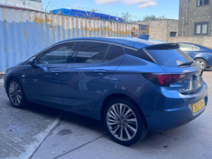 2017 Vauxhall Astra 1.4i Turbo Sri Nav Auto Euro 6 (s/s) 5dr in Blue — image 2