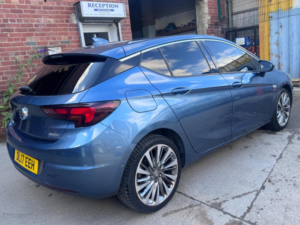 2017 Vauxhall Astra 1.4i Turbo Sri Nav Auto Euro 6 (s/s) 5dr in Blue — image 3