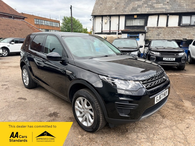 2017 Land Rover Discovery Sport Td4 Se in Black — image 1