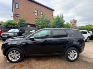 2017 Land Rover Discovery Sport Td4 Se in Black — image 2