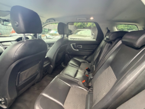 2017 Land Rover Discovery Sport Td4 Se in Black — image 3