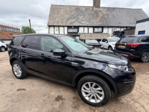 2017 Land Rover Discovery Sport Td4 Se in Black — image 6