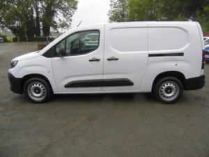 2024 Vauxhall Combo 1.5 Turbo D 2300 Prime Xl Panel Van Lwb Euro 6 (s/s) 6dr in White — image 4
