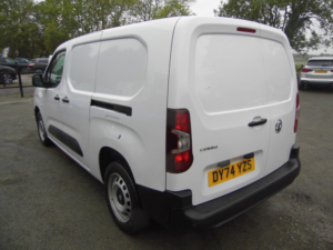 2024 Vauxhall Combo 1.5 Turbo D 2300 Prime Xl Panel Van Lwb Euro 6 (s/s) 6dr in White — image 5