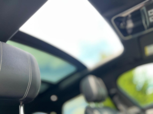2019 Land Rover Range Rover Velar 2.0 P250 R-Dynamic S Auto 4WD Euro 6 (s/s) 5dr in Grey — image 4