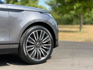 2019 Land Rover Range Rover Velar 2.0 P250 R-Dynamic S Auto 4WD Euro 6 (s/s) 5dr in Grey — image 5